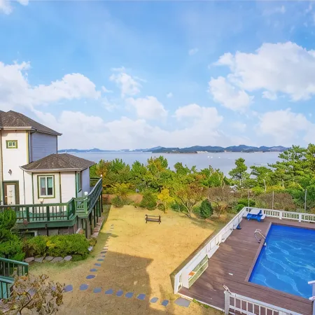 Taean Napoli Pension
