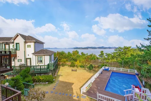 Taean Napoli Pension - Pools