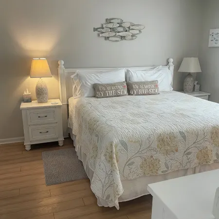 Get Away Now! St. Augustine Beach A1A Beach Blvd - King Bed/Master Br!!