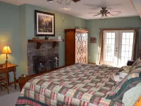Long Mountain Lodge Bed & Breakfast