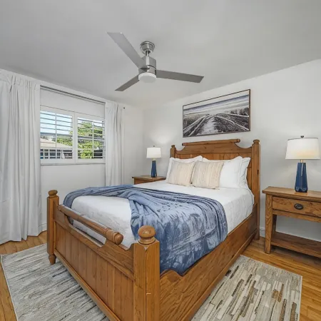 Downtown Naples Retreat - Walk to 5th Ave & Beach