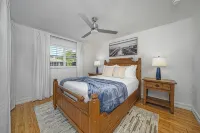 Downtown Naples Retreat - Walk to 5th Ave & Beach - Condos