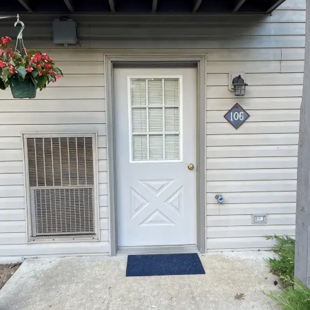 Lake living: newly renovated 2-bed/2 bath condo on Little St. Germain Lk w/ WiFi