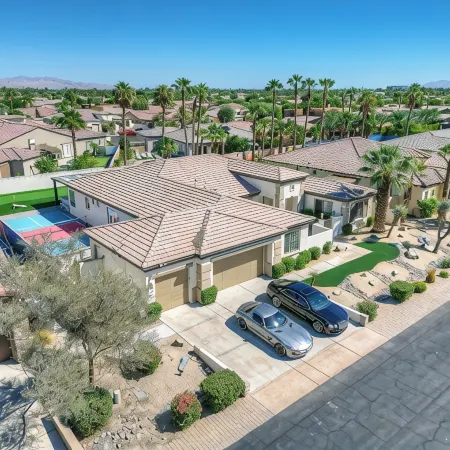 Walk to Stagecoach,Incredible Gameroom, Putting Green, Bocce, Slide, Pickleball