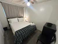 Super Clean, Snug 2Br: Convenient to Geneva College, Fire Pit & Big TV - Homestays