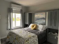 Fully appointed 2 bedroom carriage house in beautiful Penticton! Winter Rates! - Homestays