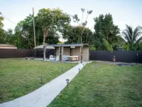 Charming 3BR Miami Home with Stylish Lounge, Coffee Bar & Peaceful Vibes Hotels in Golden Glades