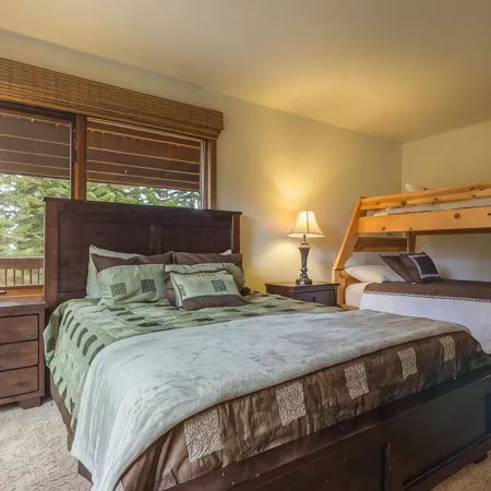 Cozy Cabin 5.5 Bedrooms, Forest/Mountain View 3 Decks 2 Masters Hot Tub 4200Sqft
