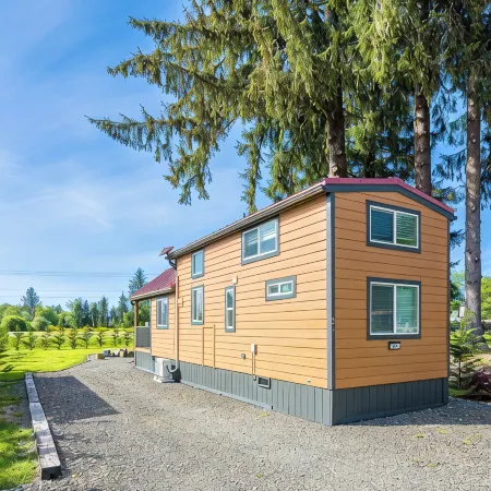 Rainforest Tiny Home Retreat: Industrial