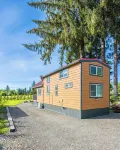 Rainforest Tiny Home Retreat: Industrial