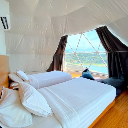 Lenirra Villa & Resto Hotels in Cijeruk