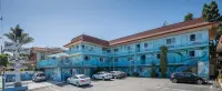 Aqua Breeze Inn - Motels