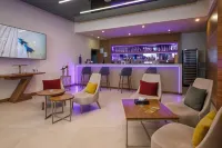 Kenzi Basma - Quầy bar