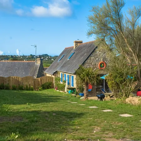 Sea view, stone house between Crozon Camaret, Wifi, closed, bright garden