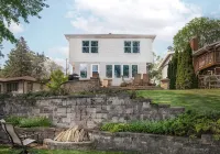 Lakefront Retreat Sleeps 12, Hot Tub, Boats, 1GIG Fibre, Pets, Wilmot Ski - 3 星級