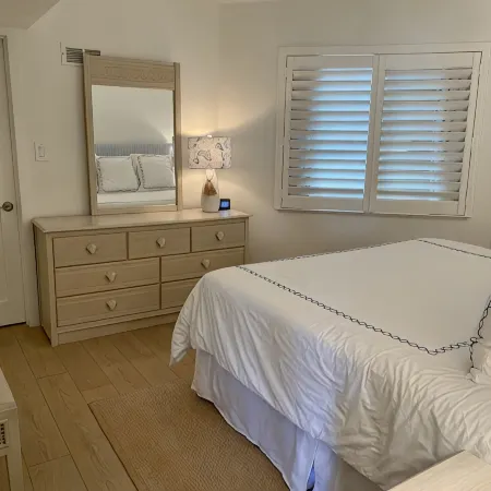 Gorgeous Remodeled 2 Bedroom Longboat Key Condo with Stunning Bay Views!