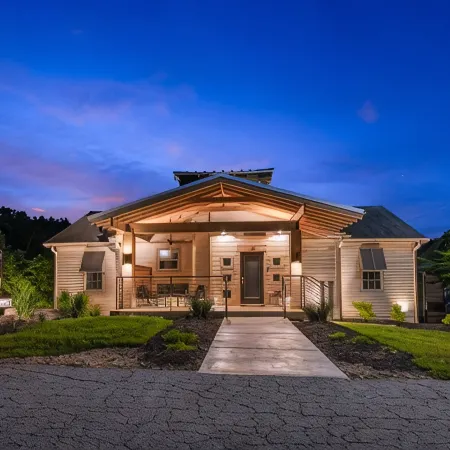 Maia House – Luxury Waterfront Retreat w/ Resort Amenities