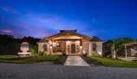 Maia House – Luxury Waterfront Retreat w/ Resort Amenities - Uima-altaat