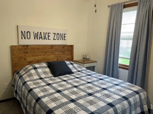 Eagle's Landing on the Rock River, Pontoon Available to Rent - 3-Star