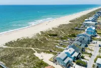 Oceanfront Family Cottage: Hot Tub, Heated Pool. Game Room & Stunning Beach View - 4-Star