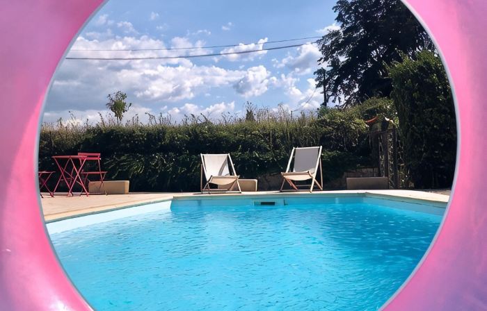 Old Provencal farmhouse, warm and comfortable, with private swimming pool