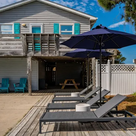 New Remodel! Walk to Beach. Private Heated Pool & Hot Tub. Fenced Yard. Dogs ok.