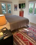 Charming Downtown Laguna Beach Cottage-beach across street/town 1 block - 3-Star