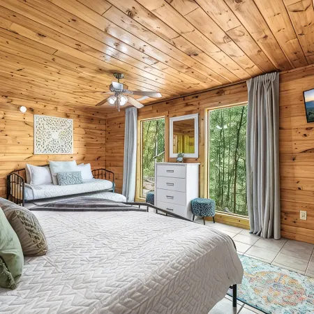 Mountain Views & Summer Vacation! - 3 King Beds- Theater- Hot Tub- Pool Table