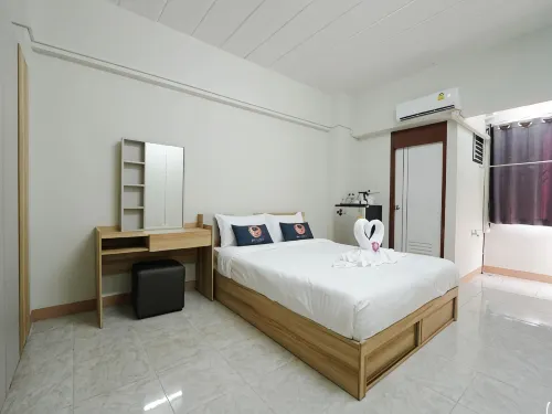 RoomQuest Sps Hotel and Residence - Bãi đậu xe