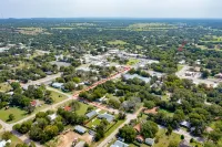 8b 4b nearby pool, Blanco, wine trail, town sq