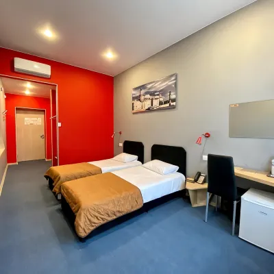 Sunpark Hotel Hotel dekat Stasiun Ozerki