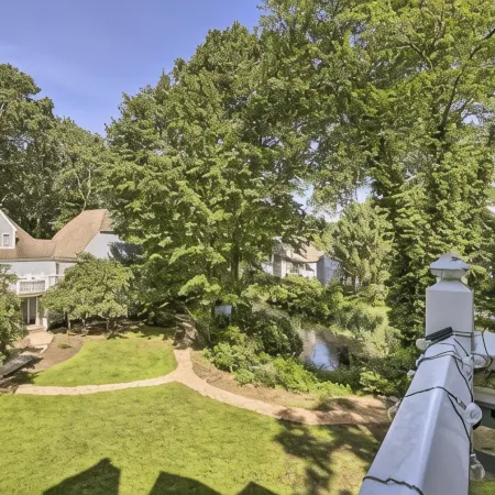 Lovely Norwich Villa, on Golf Course w/ Amenities!