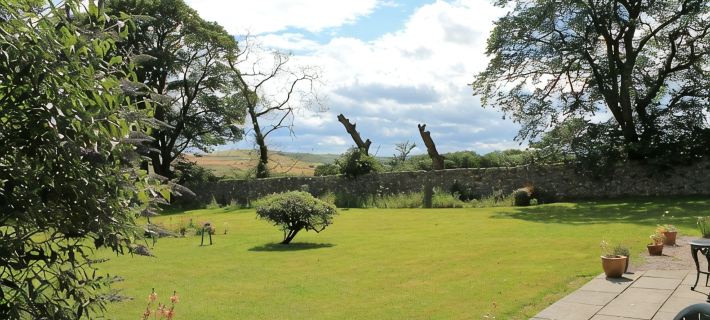2 bedroom cottage, with far reaching views of the garden and open countryside. Hotels in Banff