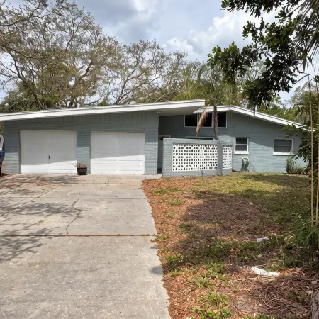 Home close to the Indian Rocks Beach and Pinellas Trail