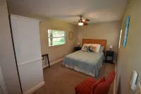 ☀️Newly remodeled! Comfy vacation home not far from the beach! - 4-Sterne