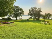 "Lost Crab", beautiful 3BR, big yard, private dock - Homestays