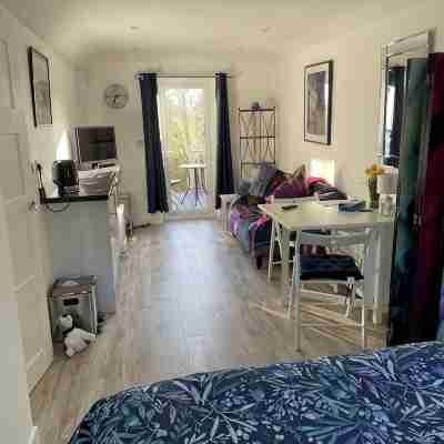 Studio Annie is the Most Relaxing Place to Stay With Free off Road Parking Rooms