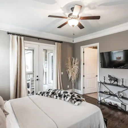 Stylish Guest Suite in Gallatin: Close to Nashville, Screened Porch & Firepit