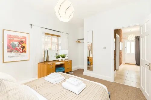 Fabulous 3 Bed Apartment with Private Courtyard - 4-Star