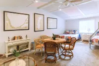 Little Blue Cottage - wooded getaway, near beaches and towns - 4-Star