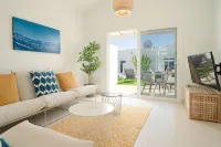 Luxurious A2 in a Small Complex with Communal Pool 100m from the Sea - บังกะโล