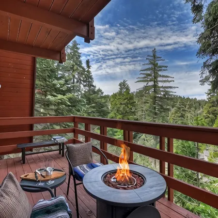 Pet/Kid Friendly Cozy Cabin, BBQ, Firepit, Outdoor Dining, Forest Views