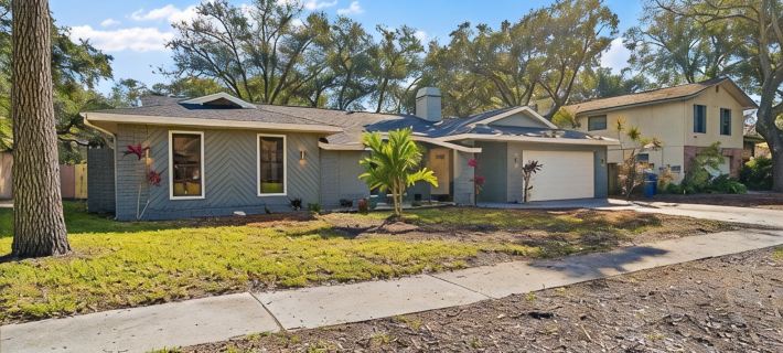 Heated Saltwater Pool & Spa l Family Friendly l Near Beaches & Clearwater Hotels in Palm Harbor