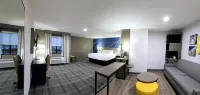 Comfort Inn & Suites - parking
