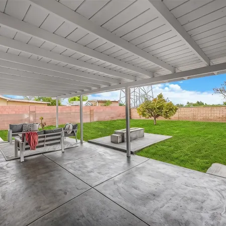 Luxurious Newly Remodeled 4 bedroom Home with Large Backyard near Disneyland