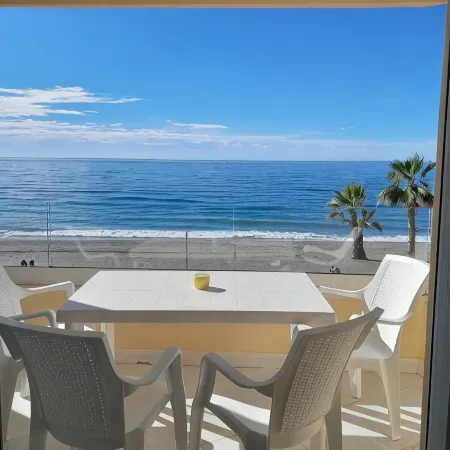 ¡genial Apartamento en 1ª Línea de Mar!