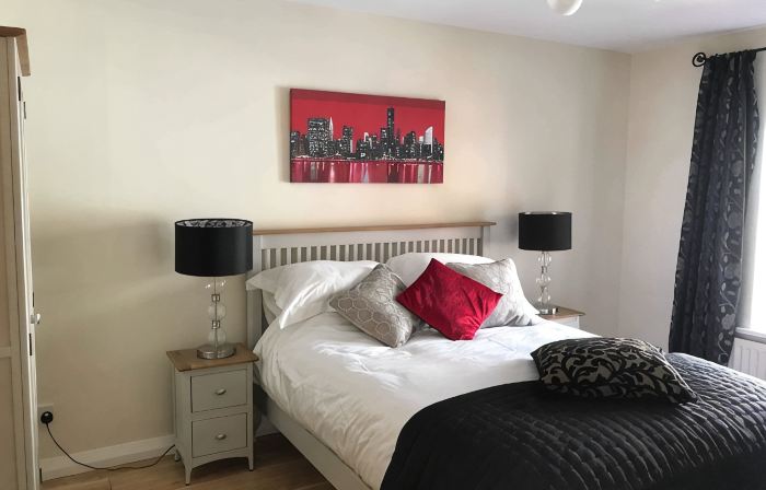 Newcastle Seafront apartment with WiFi & Parking