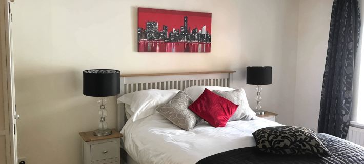 Newcastle Seafront apartment with WiFi & Parking Hotels in Newcastle