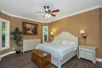3/2 Home w/ Pool Oasis and Golf Course View! - Private Pools