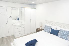 Cosy one bedroom condo in Holetown, St. James with pool access!!